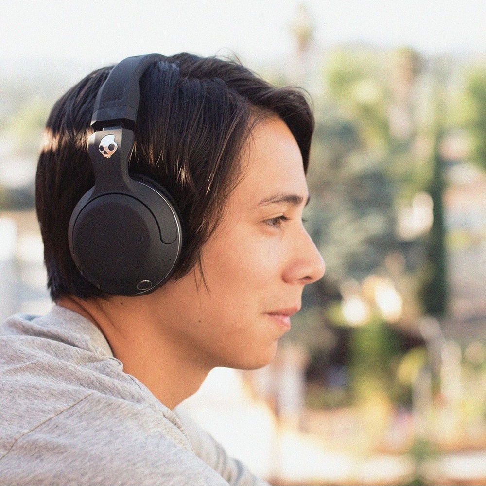 Skullcandy Over-Ear Black Headphones - Sleek Urban Design - Picture 2 of 13
